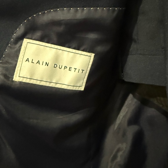 Alain Dupetit Classic Navy Blue 2 Piece Suit with Notched Lapel and Tailored Fit - Picture 5 of 7